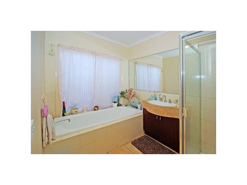 7 Dennis Close, Lynbrook VIC 3975