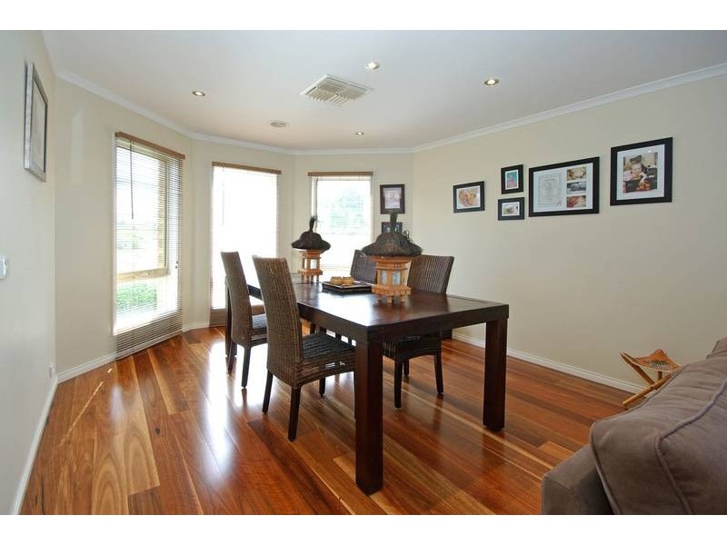 11 Sugar Bush Drive, Lynbrook VIC 3975