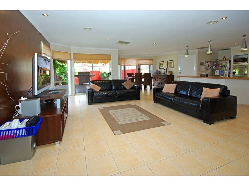 11 Sugar Bush Drive, Lynbrook VIC 3975