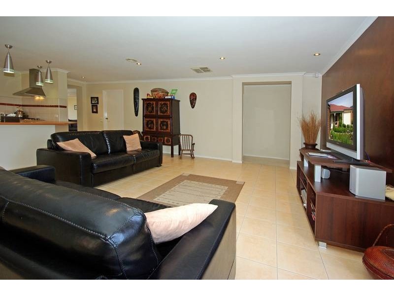 11 Sugar Bush Drive, Lynbrook VIC 3975