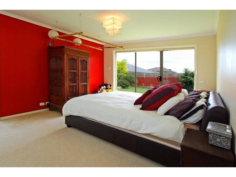 11 Sugar Bush Drive, Lynbrook VIC 3975