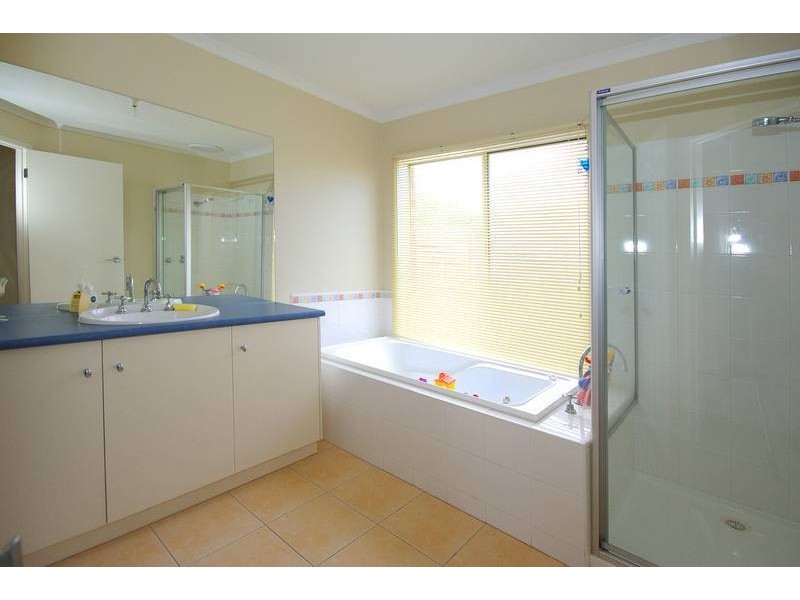 11 Sugar Bush Drive, Lynbrook VIC 3975