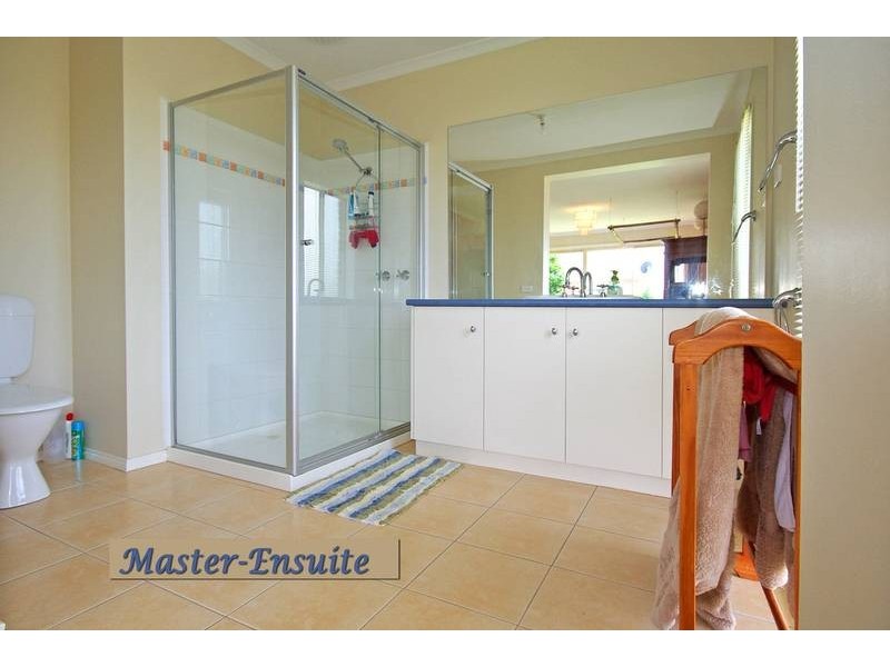 11 Sugar Bush Drive, Lynbrook VIC 3975