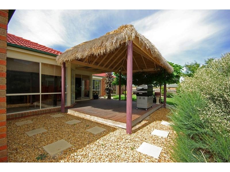 11 Sugar Bush Drive, Lynbrook VIC 3975