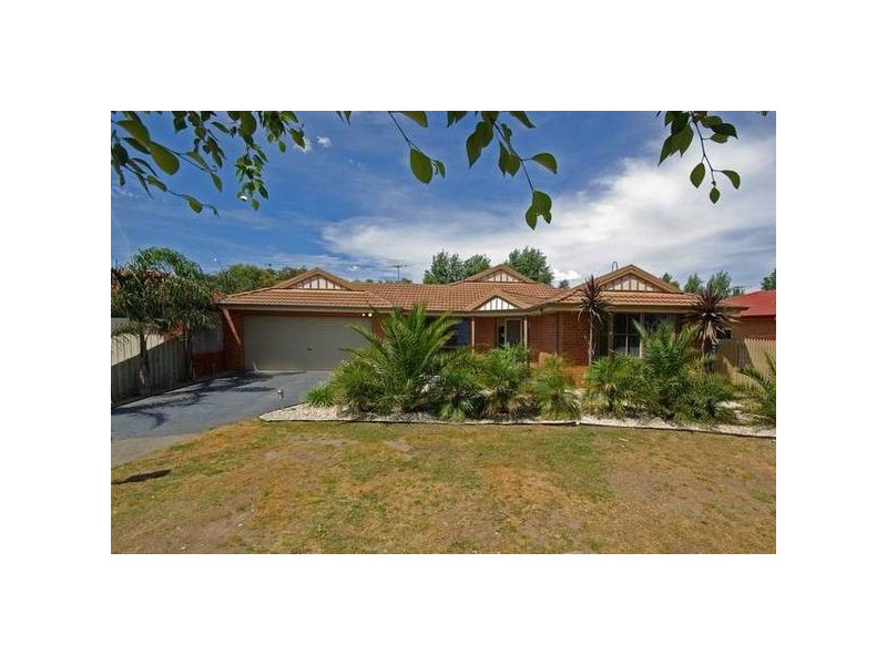 7 Brady Close, Lynbrook VIC 3975