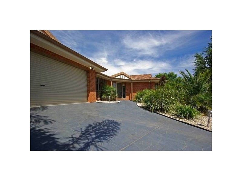 7 Brady Close, Lynbrook VIC 3975