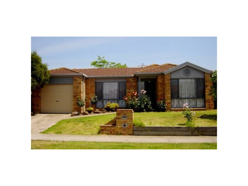 5 Coriyule Court, Cranbourne North VIC 3977