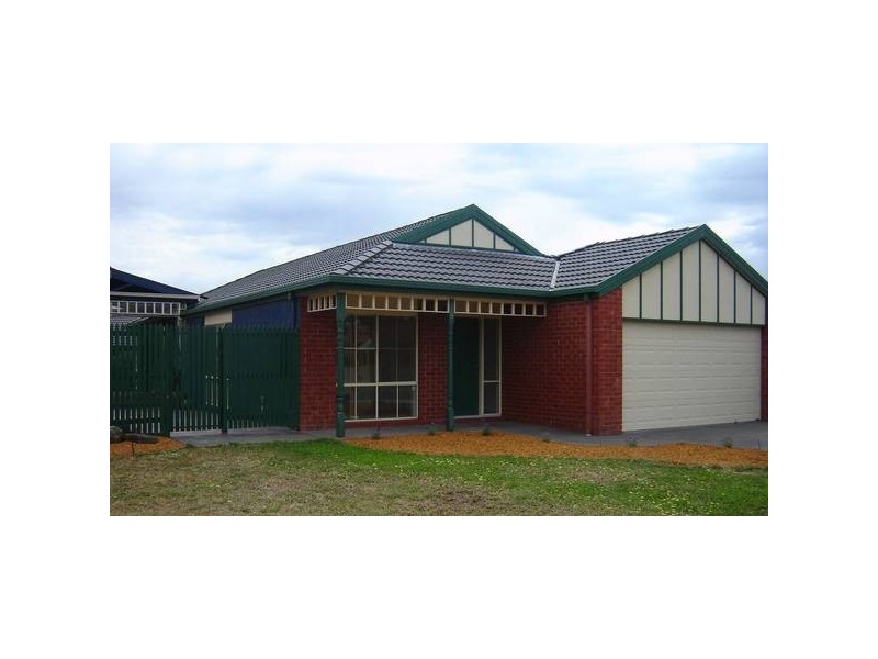 38 Henry Lawson Drive, Lynbrook VIC 3975