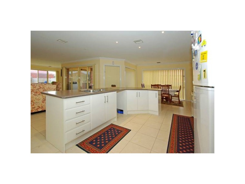 7 Ratcliffe Way, Lynbrook VIC 3975