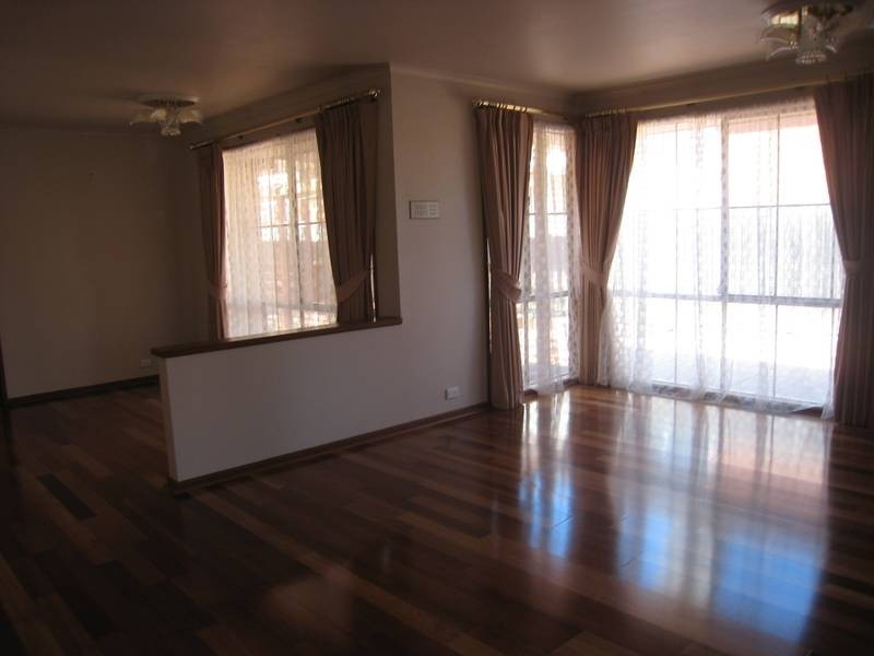 2 Chesthunt Drive, Hallam VIC 3803