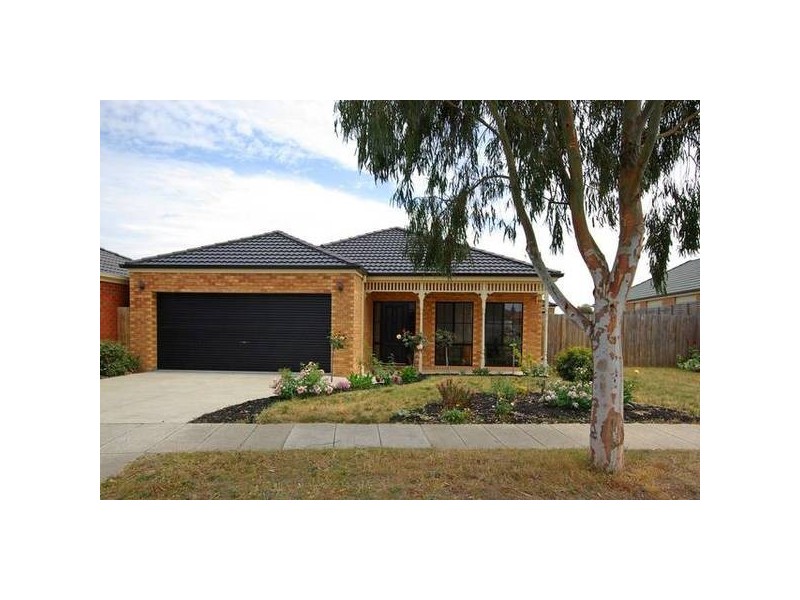 9 Rowcroft Avenue, Lynbrook VIC 3975