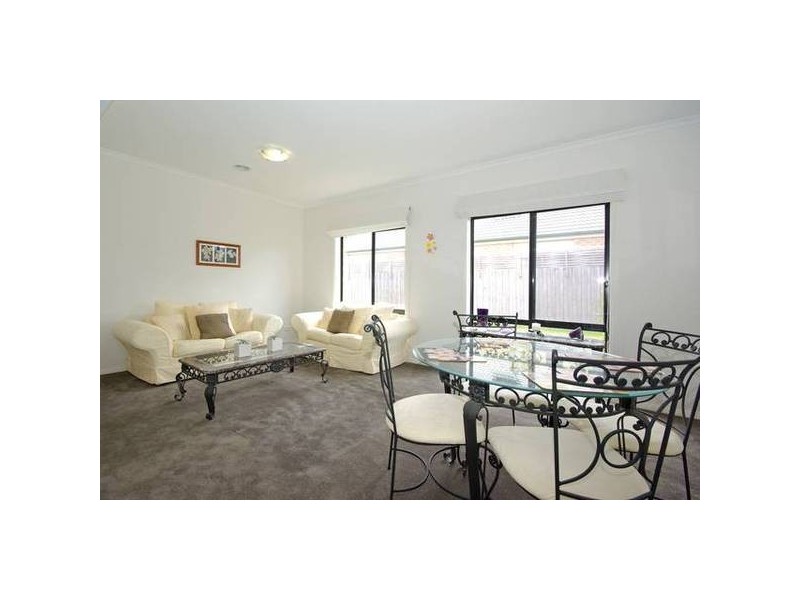 9 Rowcroft Avenue, Lynbrook VIC 3975