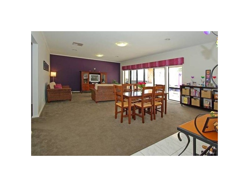 9 Rowcroft Avenue, Lynbrook VIC 3975