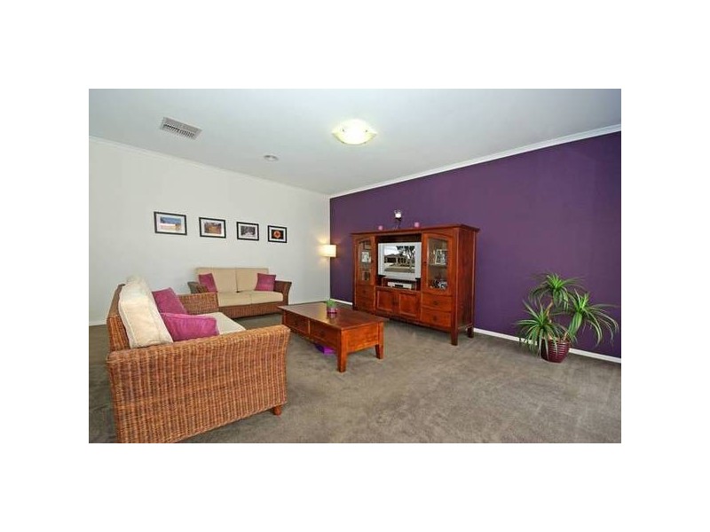 9 Rowcroft Avenue, Lynbrook VIC 3975