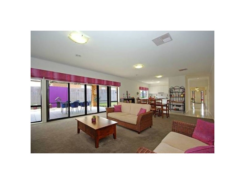 9 Rowcroft Avenue, Lynbrook VIC 3975