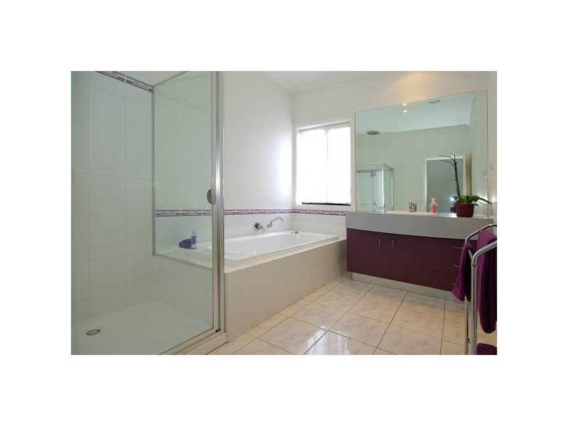 9 Rowcroft Avenue, Lynbrook VIC 3975