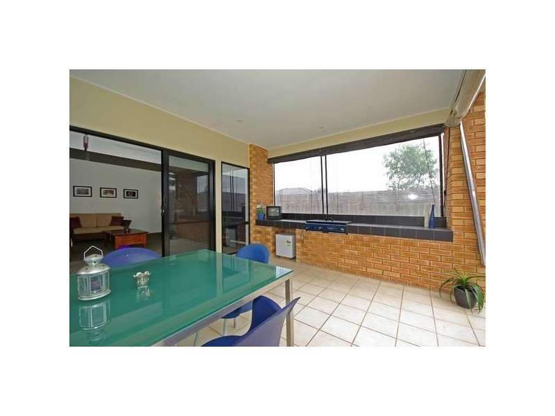 9 Rowcroft Avenue, Lynbrook VIC 3975