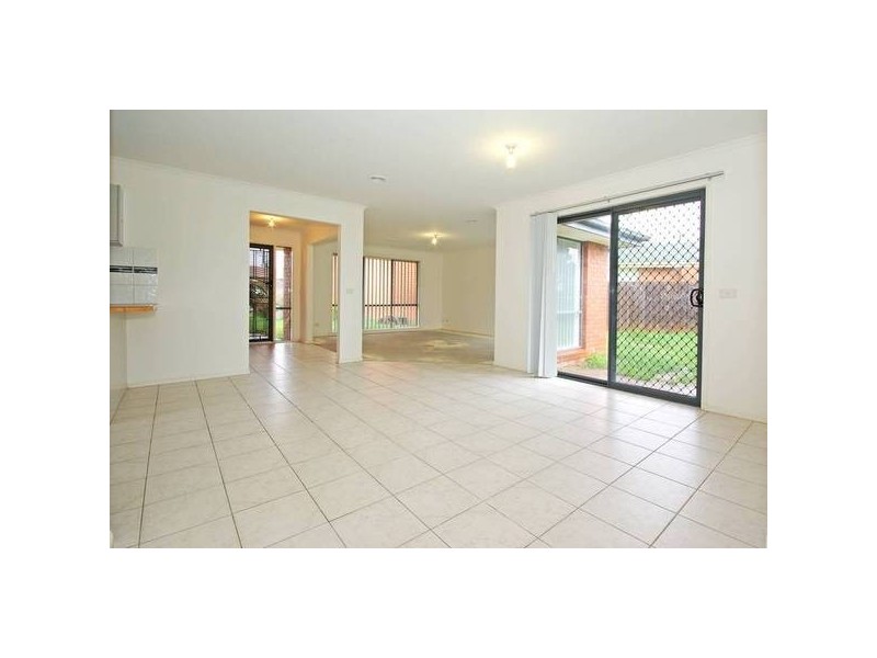 53 Oakland Drive, Hampton Park VIC 3976