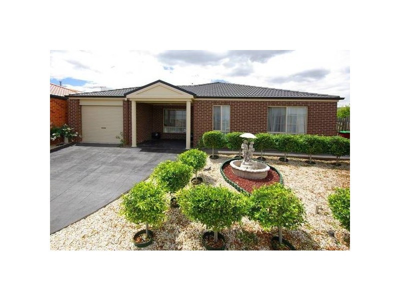 8 Palais Close, Narre Warren South VIC 3805
