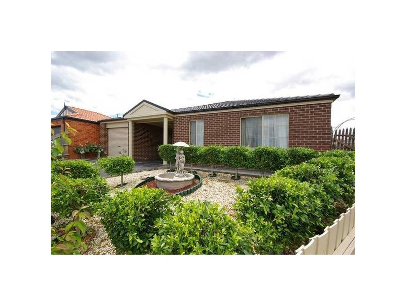8 Palais Close, Narre Warren South VIC 3805