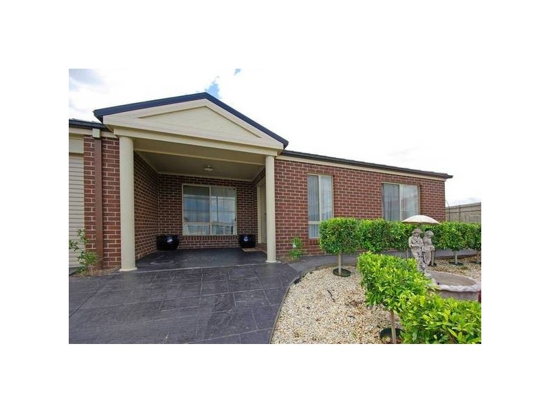 8 Palais Close, Narre Warren South VIC 3805