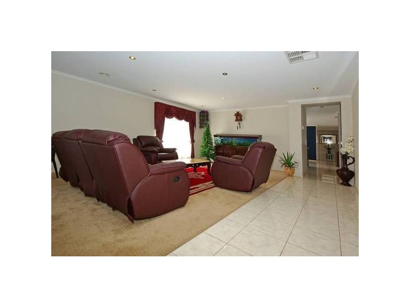 8 Palais Close, Narre Warren South VIC 3805