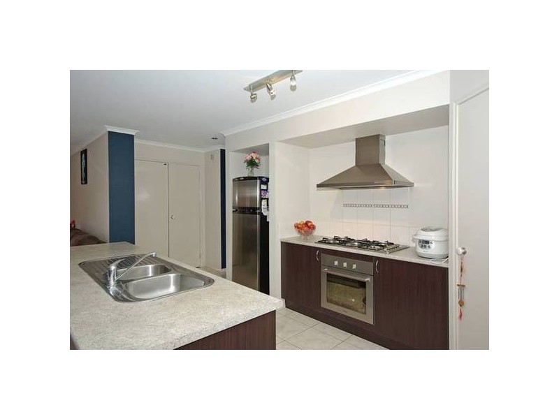 8 Palais Close, Narre Warren South VIC 3805