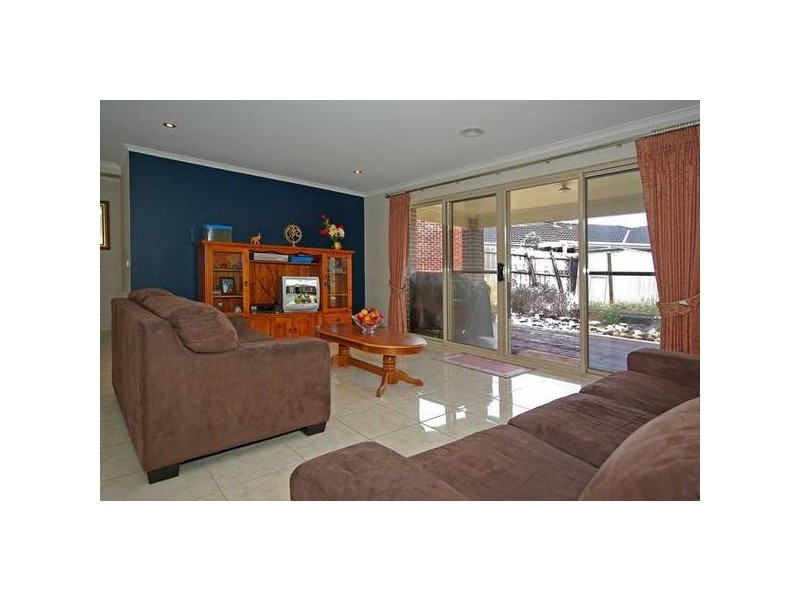 8 Palais Close, Narre Warren South VIC 3805