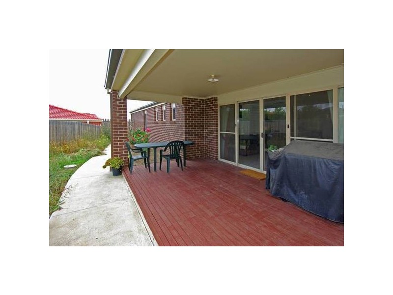 8 Palais Close, Narre Warren South VIC 3805