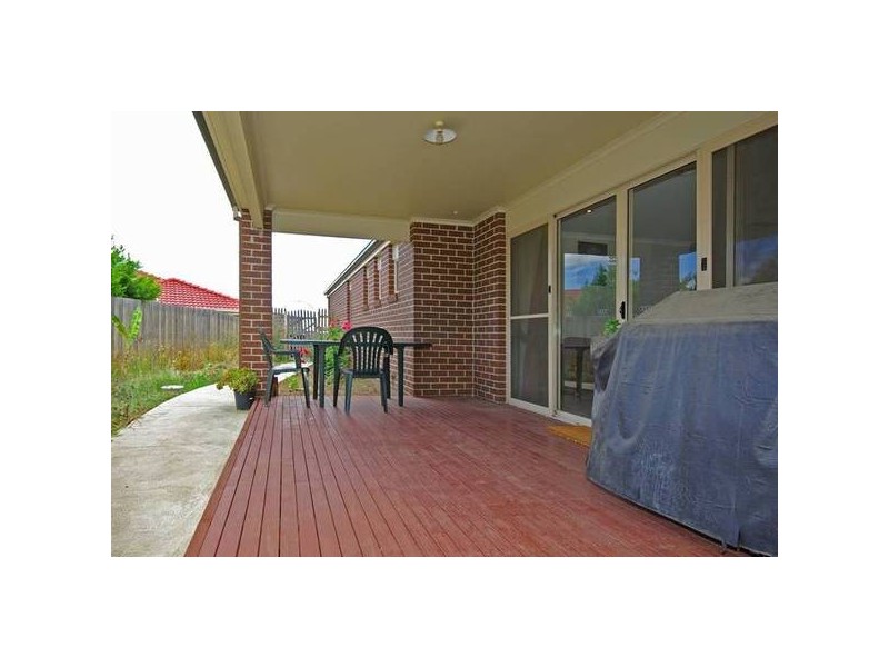 8 Palais Close, Narre Warren South VIC 3805