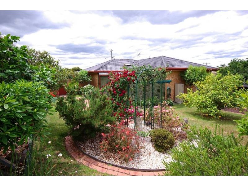 64 Huntington Drive, Hampton Park VIC 3976