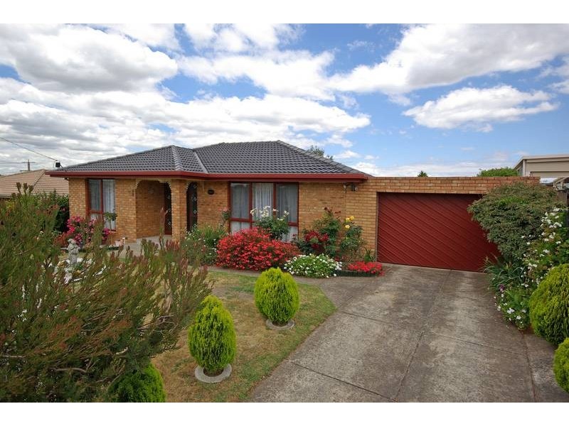 64 Huntington Drive, Hampton Park VIC 3976