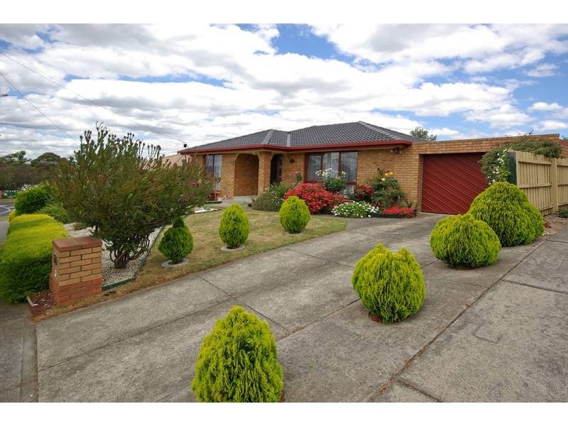 64 Huntington Drive, Hampton Park VIC 3976