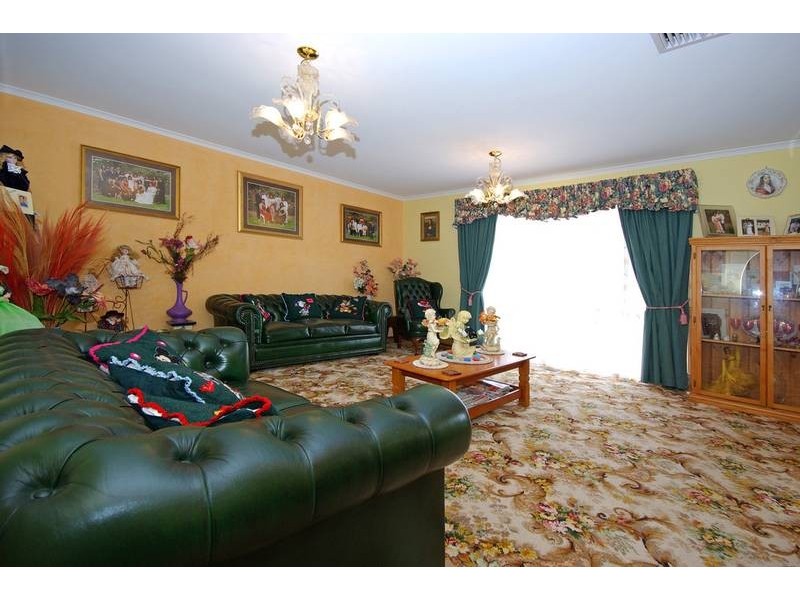 64 Huntington Drive, Hampton Park VIC 3976