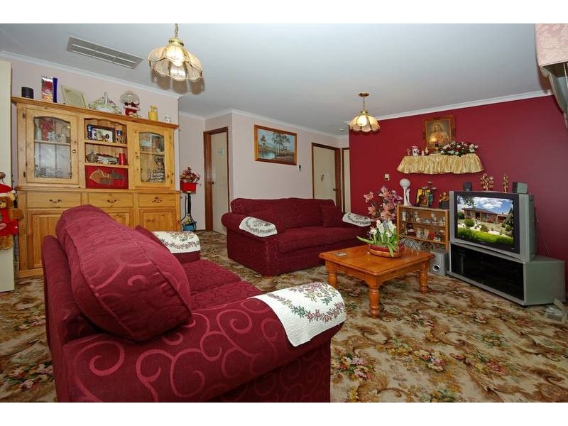 64 Huntington Drive, Hampton Park VIC 3976