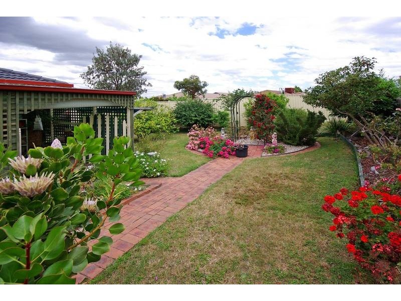 64 Huntington Drive, Hampton Park VIC 3976