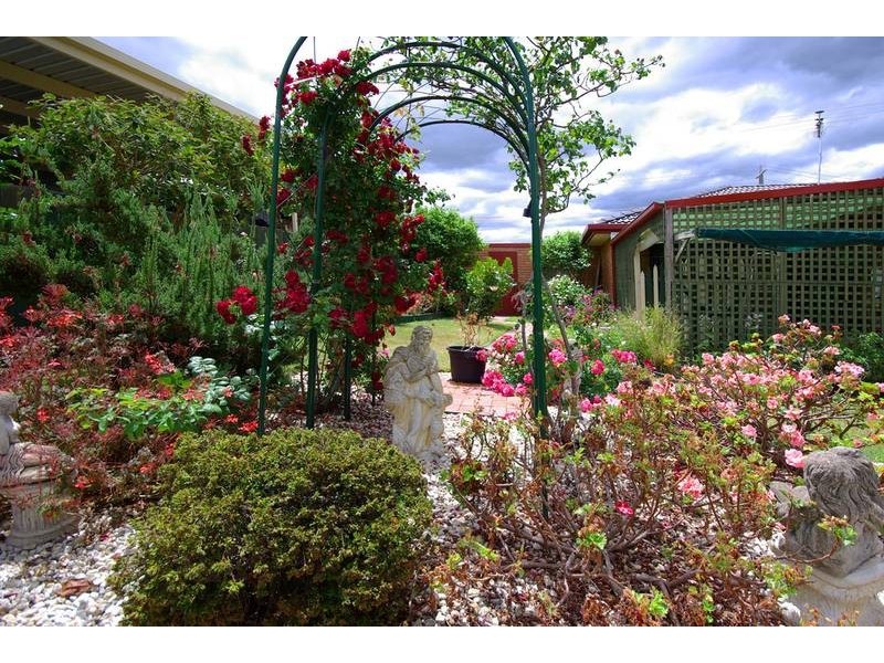 64 Huntington Drive, Hampton Park VIC 3976