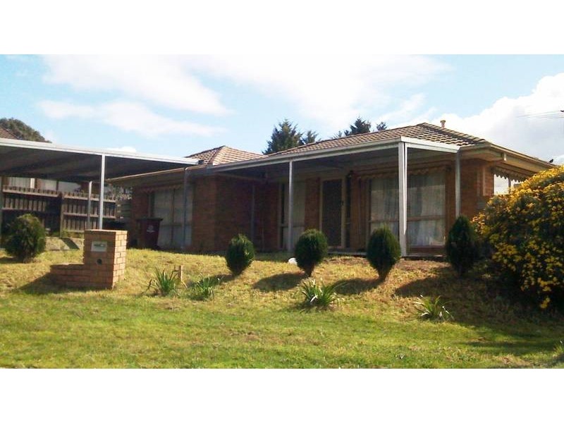 42 Michelle Drive, Hampton Park VIC 3976