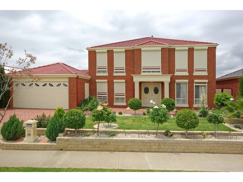 7 Upfield Walk, Lynbrook VIC 3975