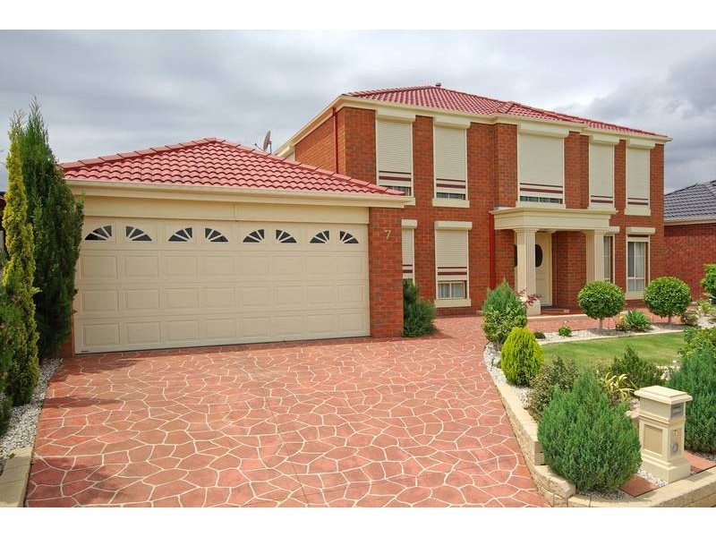 7 Upfield Walk, Lynbrook VIC 3975