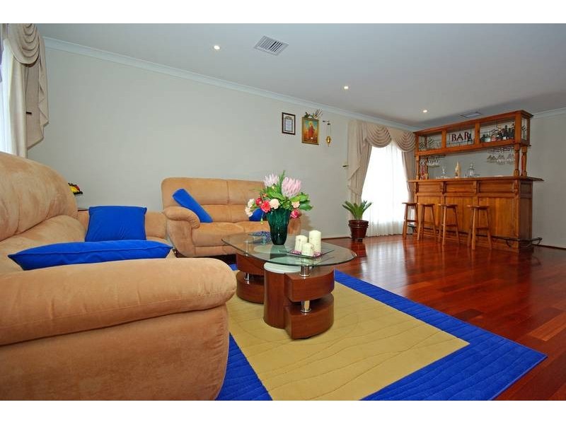 7 Upfield Walk, Lynbrook VIC 3975