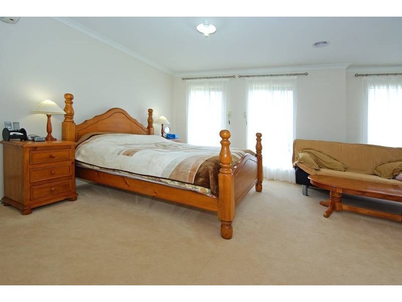 7 Upfield Walk, Lynbrook VIC 3975