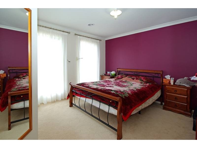 7 Upfield Walk, Lynbrook VIC 3975