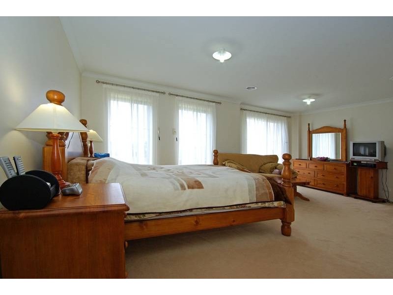 7 Upfield Walk, Lynbrook VIC 3975