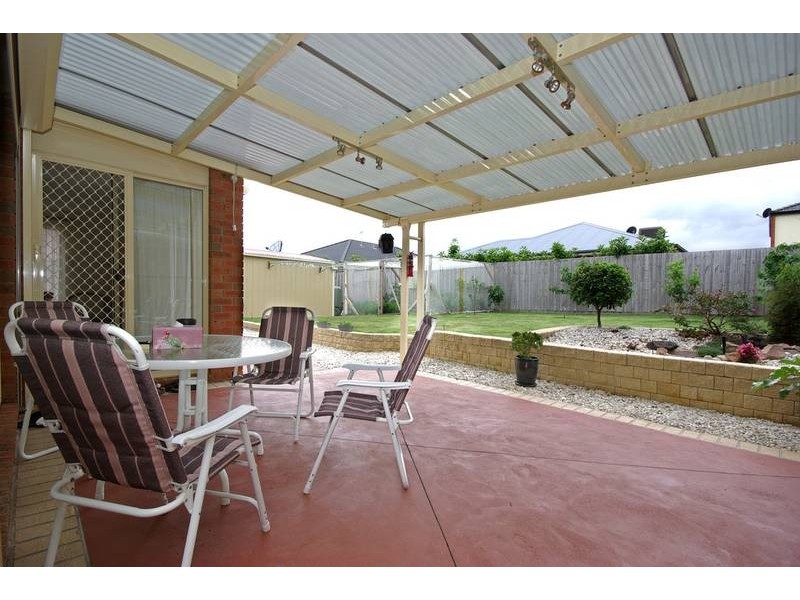 7 Upfield Walk, Lynbrook VIC 3975