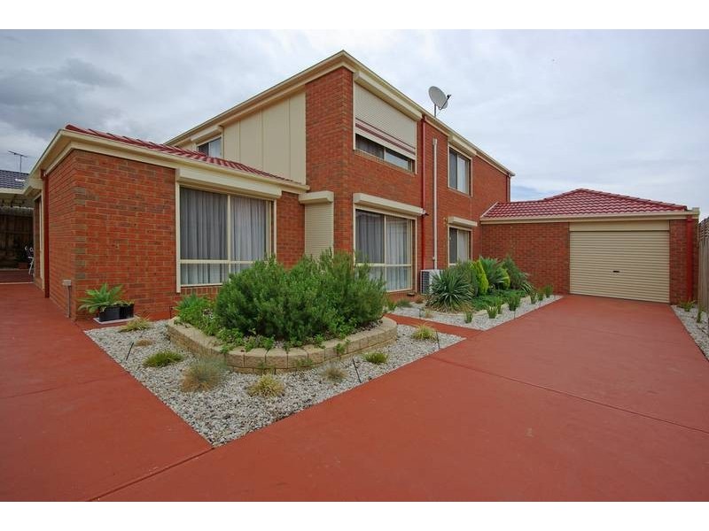 7 Upfield Walk, Lynbrook VIC 3975