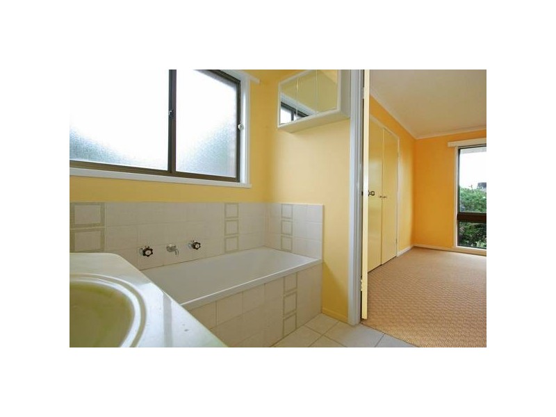 2 Dulnain Close, Hampton Park VIC 3976