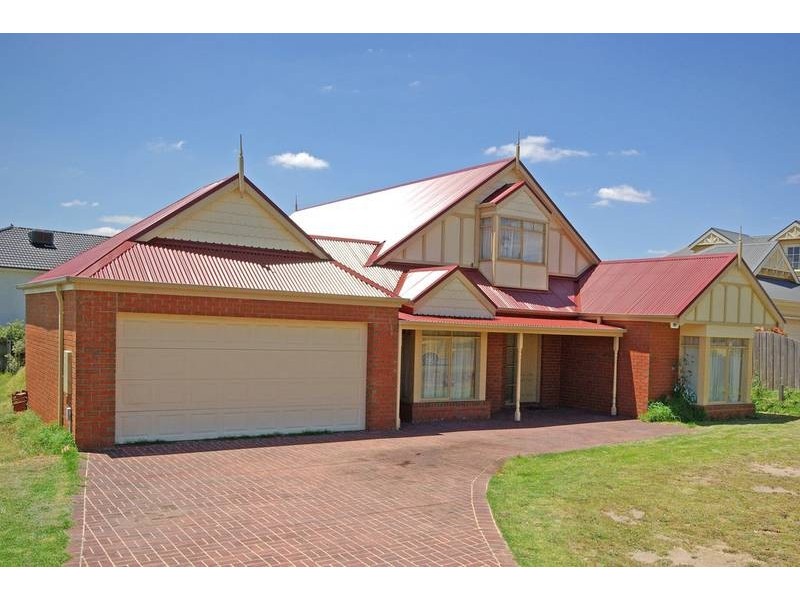 2 Silvertop Close, Lynbrook VIC 3975