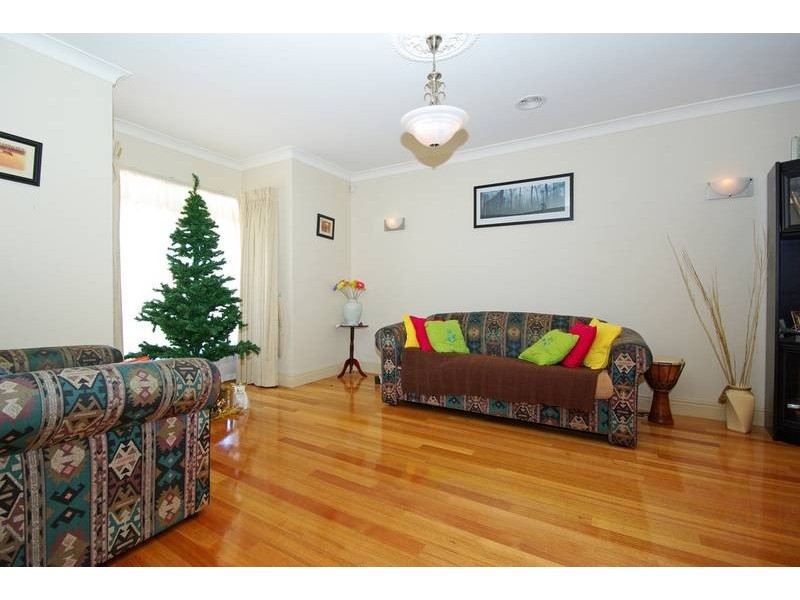 2 Silvertop Close, Lynbrook VIC 3975