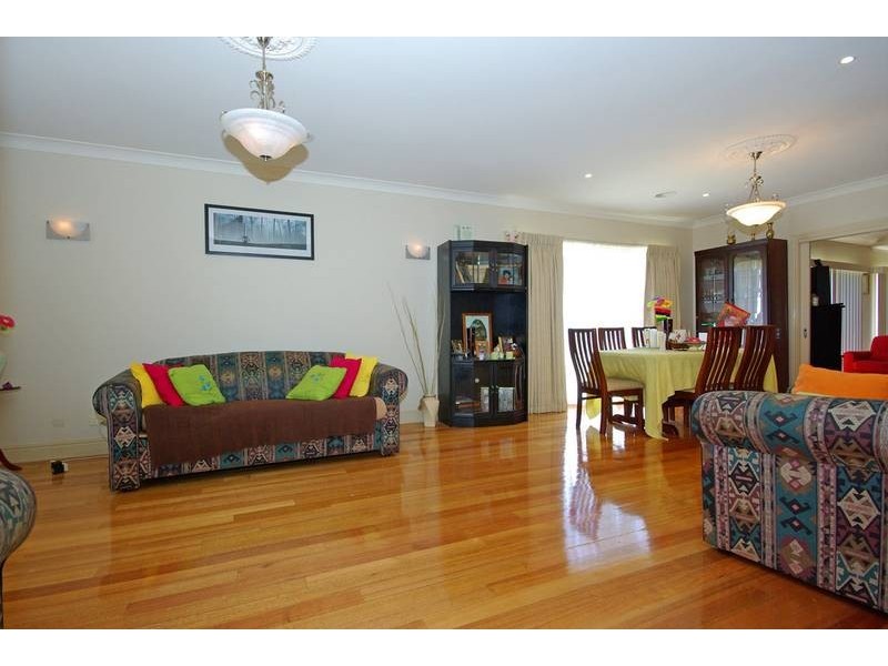 2 Silvertop Close, Lynbrook VIC 3975